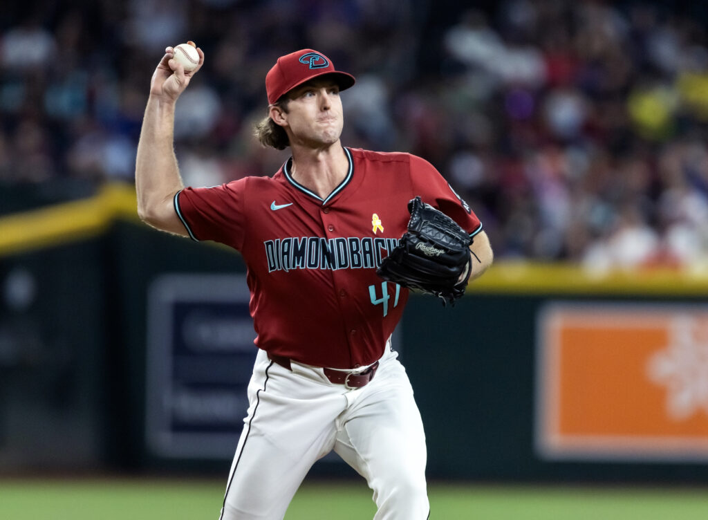 Brewers îl achiziționează pe Jake Woodford