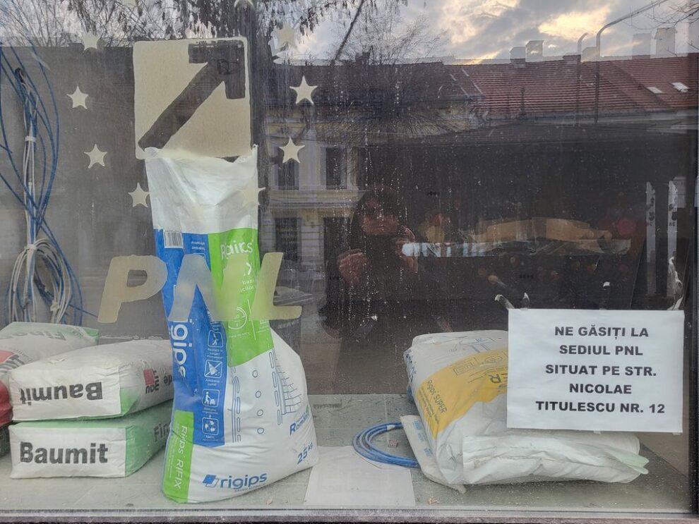 Partidele politice pot să-și prelungească chiria doar un an