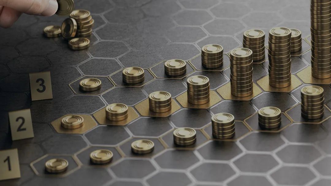 Femeie din Iași, acuzată de înșelăciune în cazuri de investiții Forex