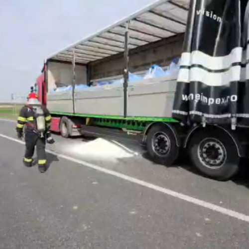 Accident cu TIR pe DN6 în Timiș provoacă pericol de explozie