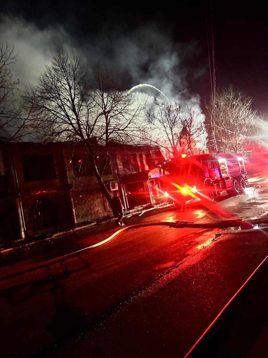 Incendiu devastator la restaurantul Ștefănel din Huși, fără victime