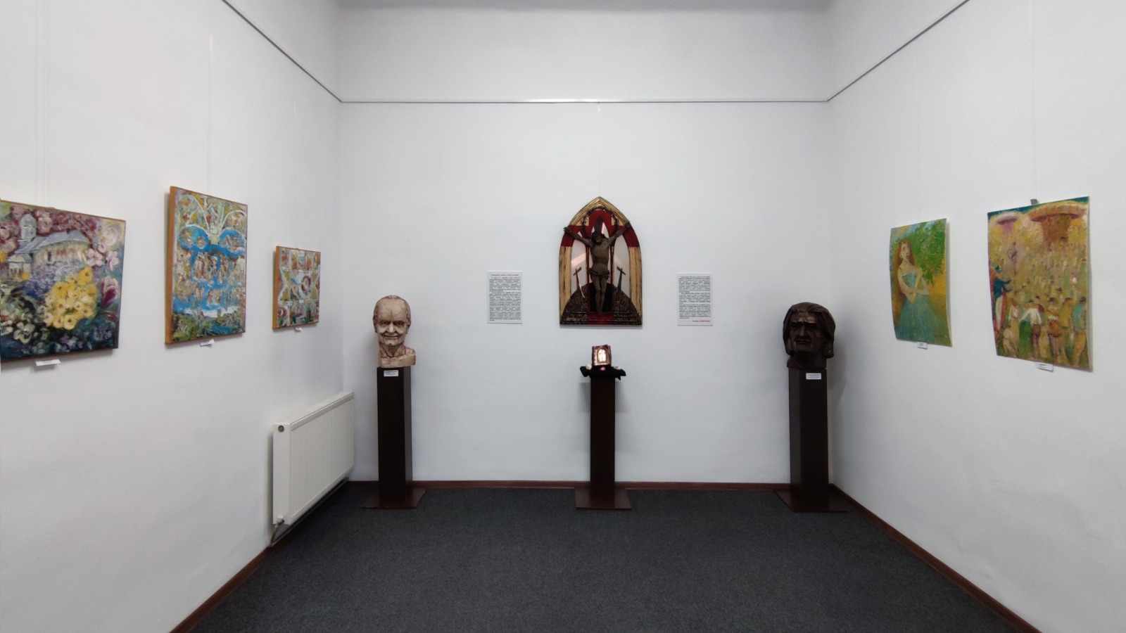 Salonul de primăvară din Roman prezintă lucrări de 37 de artiști