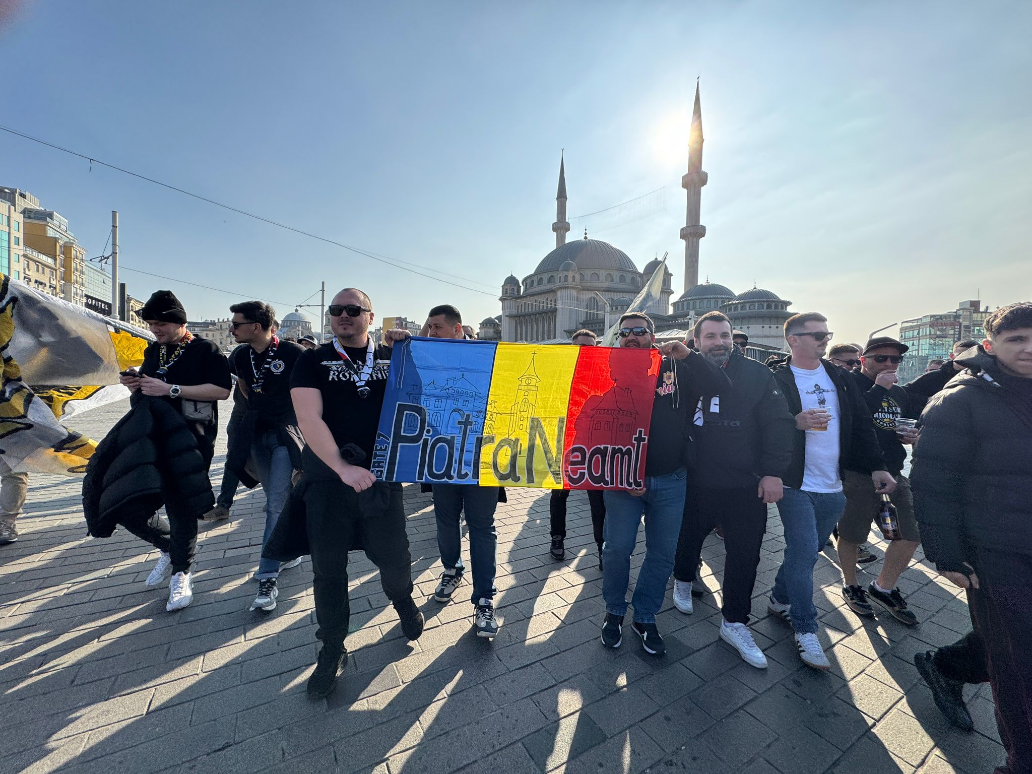 Nemțeni susțin echipa națională la meciul din Turcia