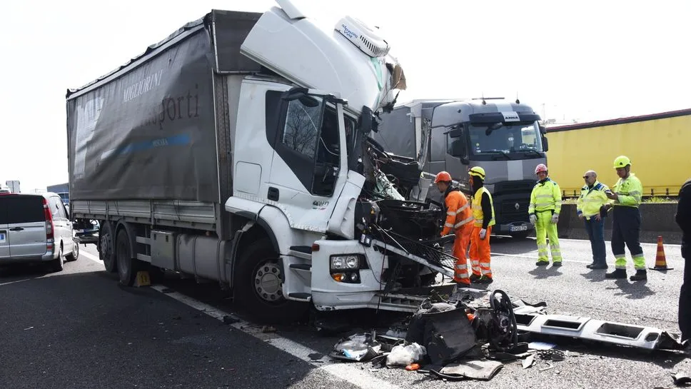 Accident mortal pe autostrada A4 din Italia: un șofer român decedat