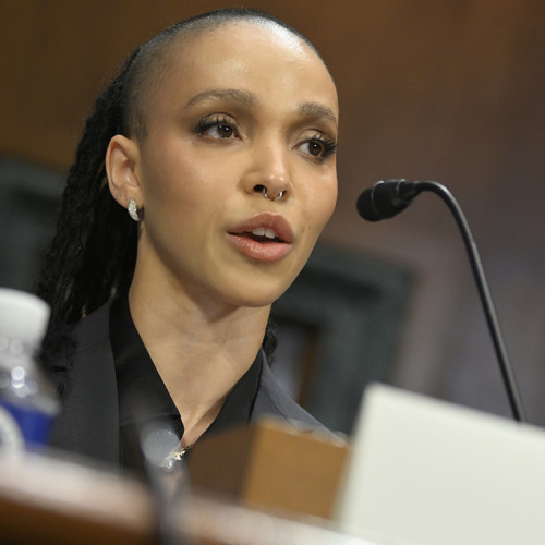 FKA Twigs reia bătălia legală cu Shia LaBeouf, invocând o NDA ilegală