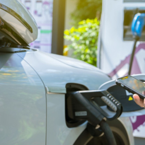 Creșterea prețului la combustibil stimulează vânzările de vehicule electrice în Europa