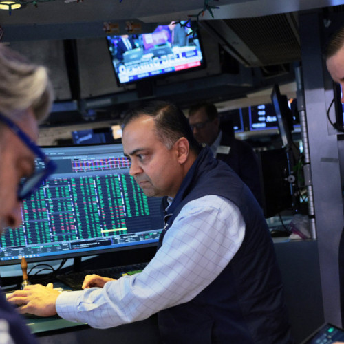 Acțiunile cresc, prețurile petrolului scad în urma discuțiilor despre un armistițiu în Iran