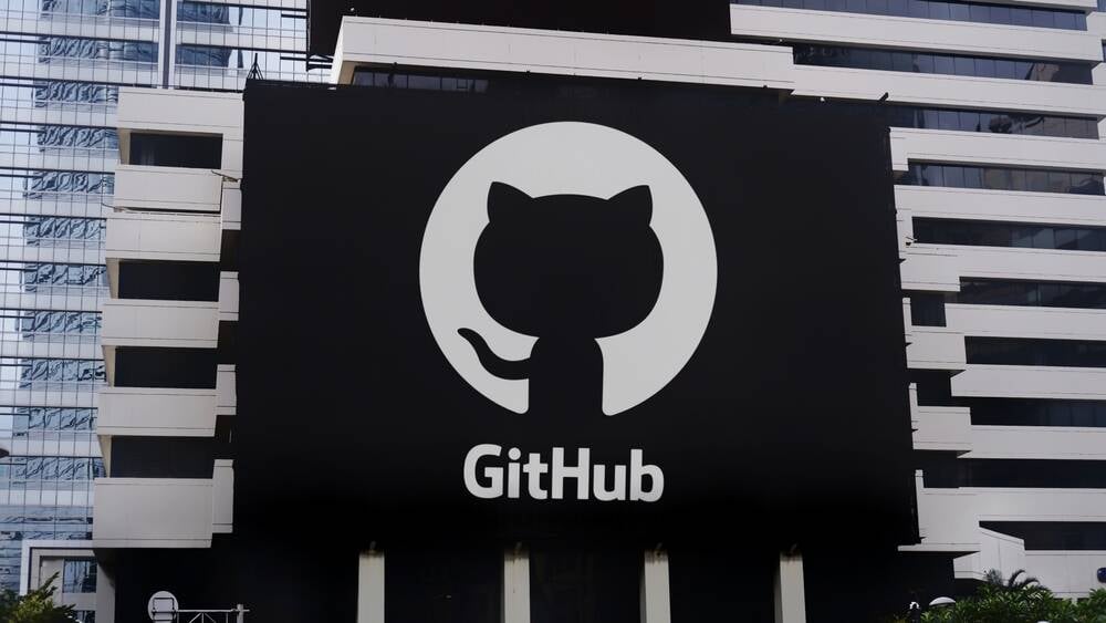 GitHub: Va folosi datele clienților pentru instruirea modelului său AI