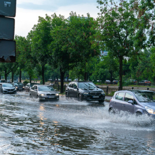 Cod portocaliu de viituri în Gorj și Mehedinți, avertizări de inundații în 16 județe
