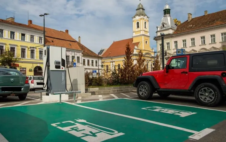 Cluj-Napoca devine mai verde: parcări centrale pentru mașini electrice