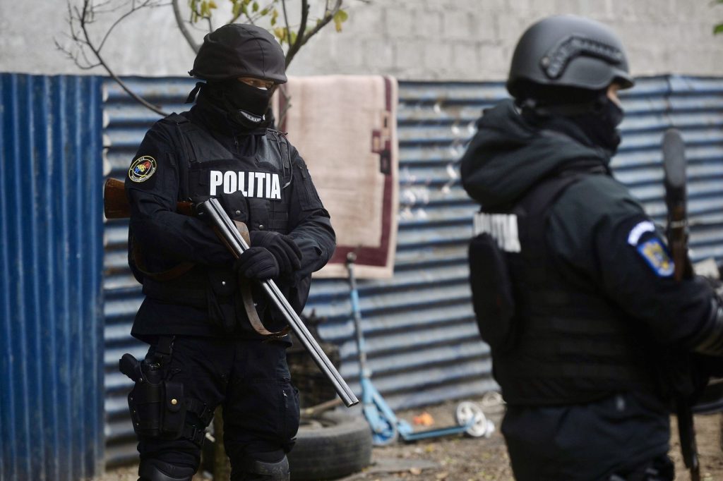 Poliția din Argeș desfășoară percheziții pentru braconaj și nerespectarea regimului armelor