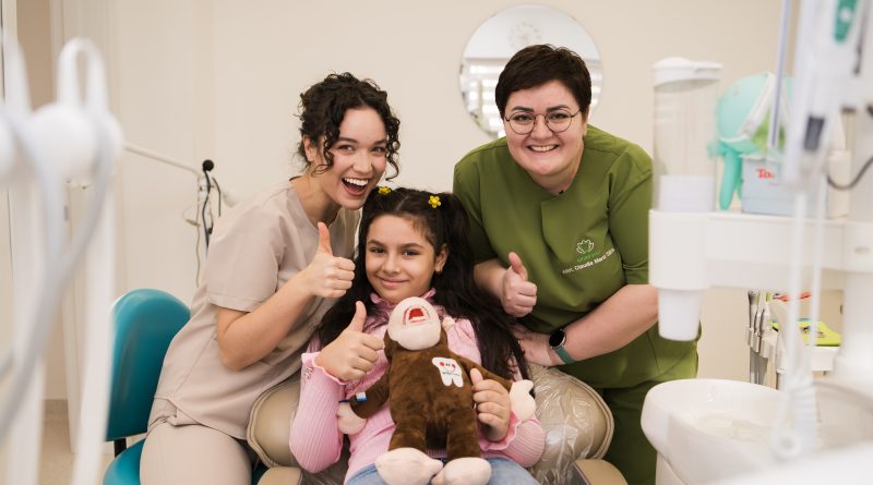 Importanța primei vizite la dentist pentru copii, explicată de Dr. Ana-Maria Jâtaru