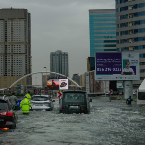 Furtună devastatoare în Emiratele Arabe Unite: inundații și pagube semnificative