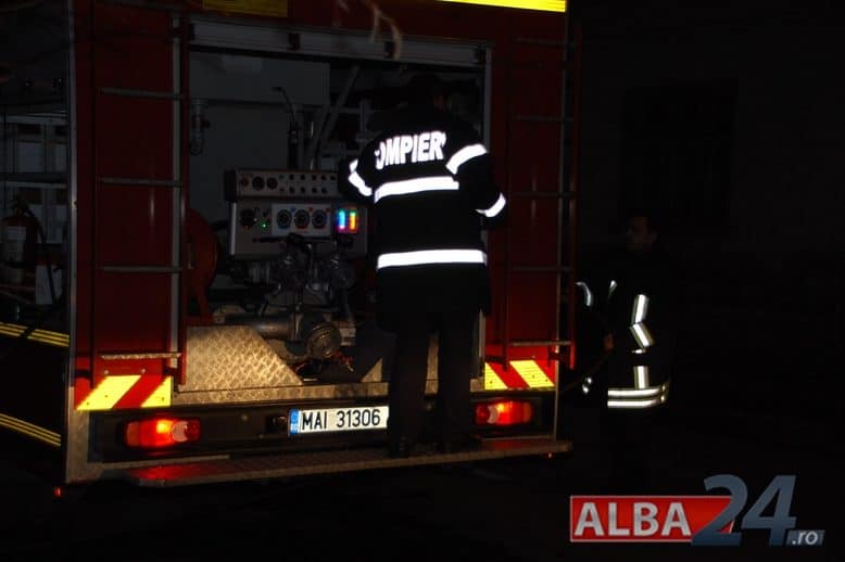 Incendiu de proporții în Lancrăm, pompierii intervin rapid