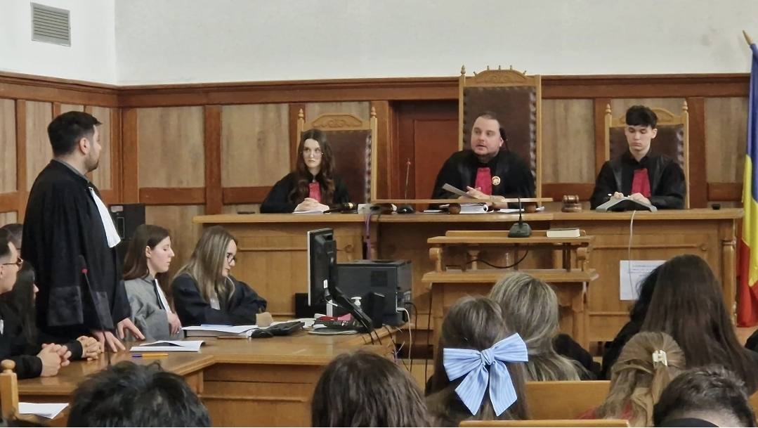 Tribunalul Dâmbovița desfășoară procese simulate pentru tineri