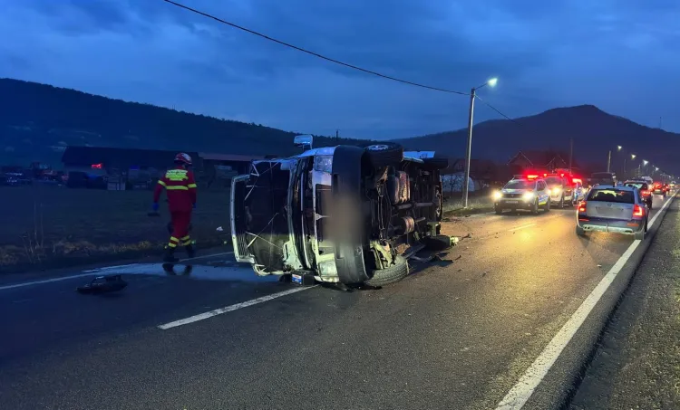 Accident rutier pe DN1C: un ansamblu de vehicule s-a răsturnat