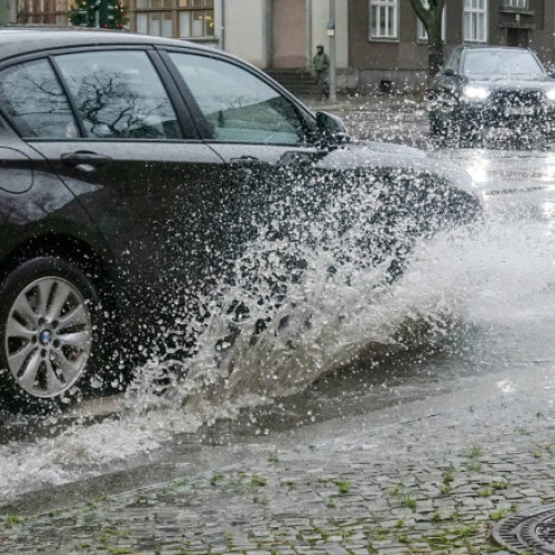 Cod portocaliu de inundaţii în patru judeţe, cod galben în alte 12