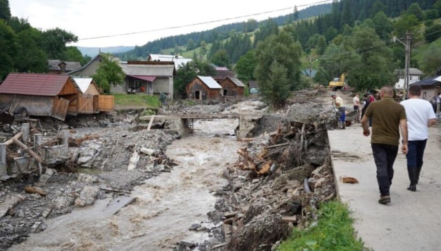 Cod portocaliu de inundații emis în patru județe