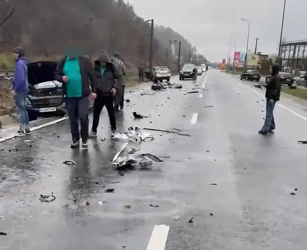 Accident pe DN 1, la ieșirea din Brașov, trei persoane rănite
