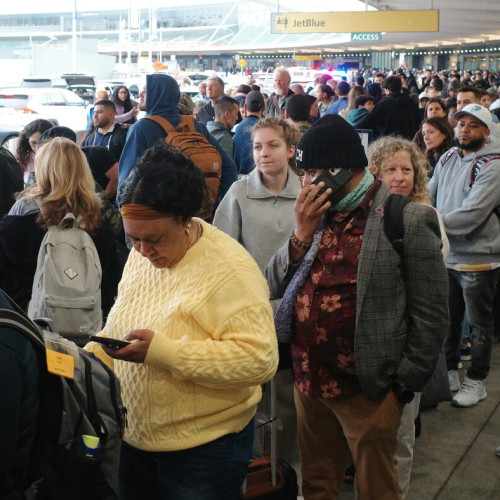 Blocat într-o linie lungă TSA? Iată câteva strategii dacă trebuie să reîți biletele