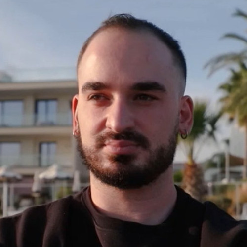 Adevărul despre scandalul adopțiilor din Georgia îl urmărește pe un tânăr din Cipru