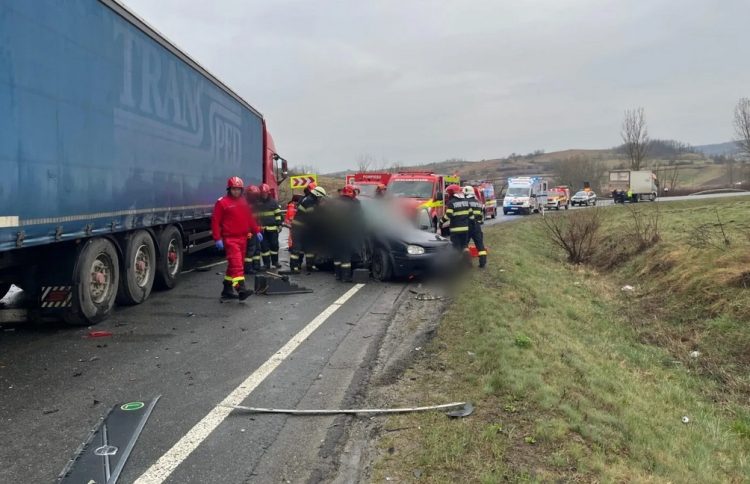 Accident grav în Sânpaul: șase persoane rănite, trafic oprit