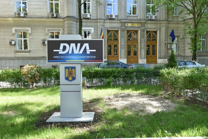 Doi directori ANAF din București, acuzați de luare de mită