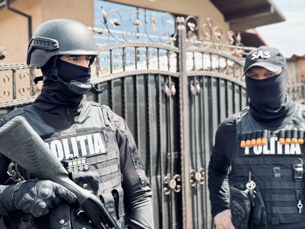 Percheziții în Argeș pentru înșelăciune în afaceri imobiliare