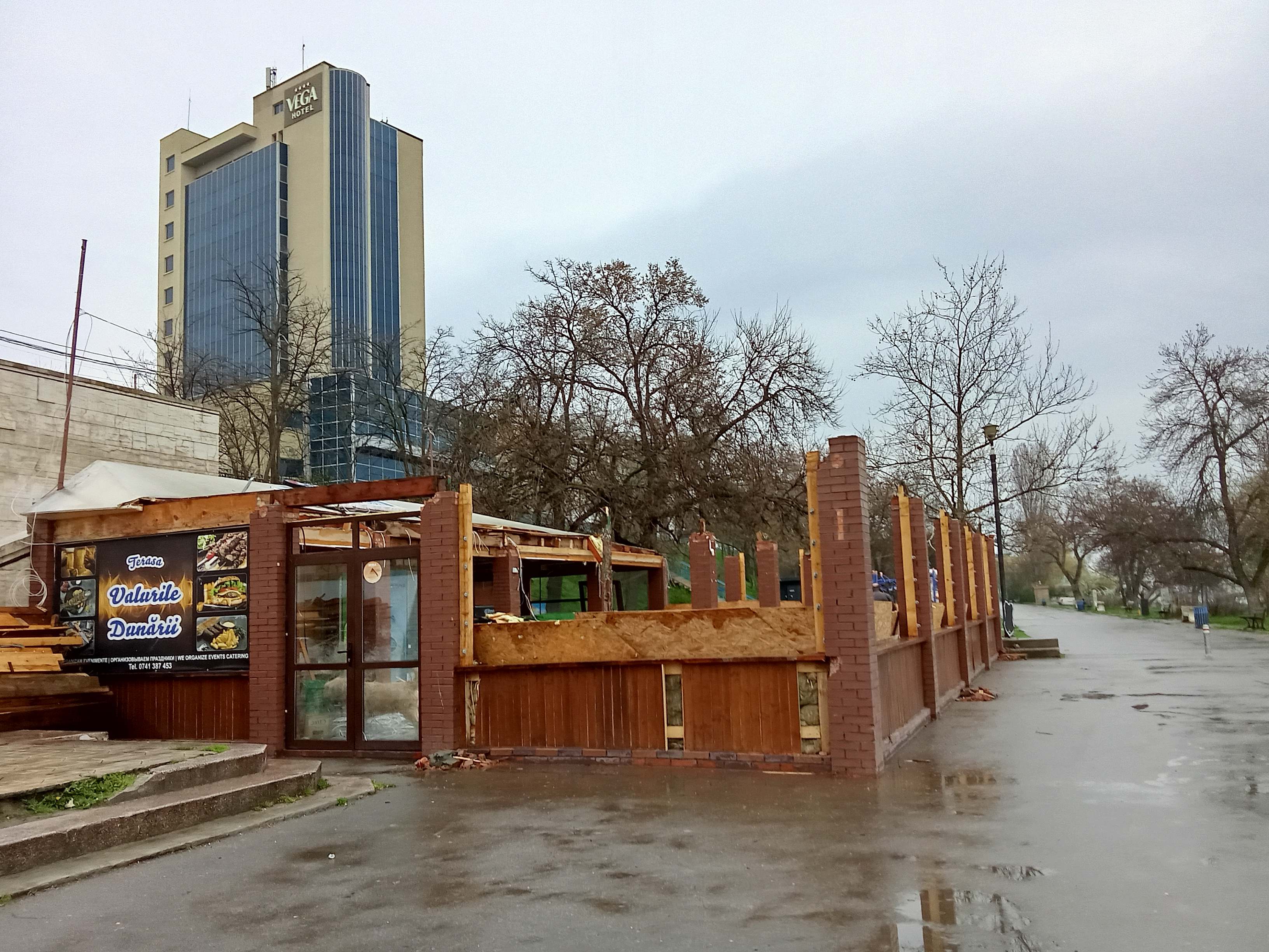 Demolarea construcției provizorii de la Elice a început