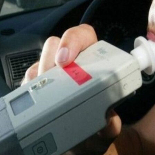 Reținut pentru conducere sub influența alcoolului în Petroșani