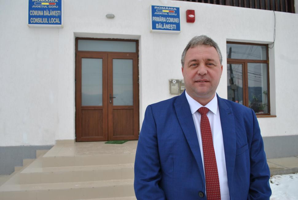 Primarii din Gorj contestă concedierile impuse de guvern