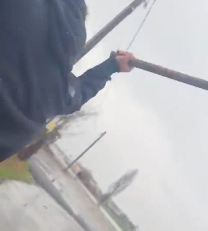 Patru bărbați din Ploscuțeni, arestați la domiciliu pentru violențe