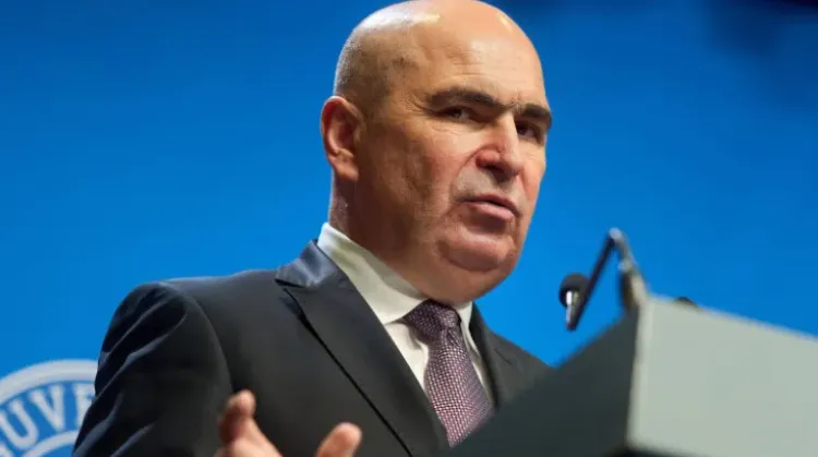 Premierul Bolojan anunță reducerea accizei la combustibili, concentrându-se pe motorină