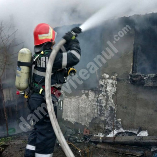 Incendiu devastator în satul Gulia, comuna Tărtășești: o casă cuprinsă de flăcări!