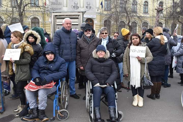 Protest al persoanelor cu dizabilități împotriva înghețării indemnizațiilor
