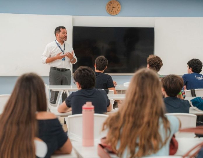 Crește interesul familiilor românești pentru studiile liceale în străinătate