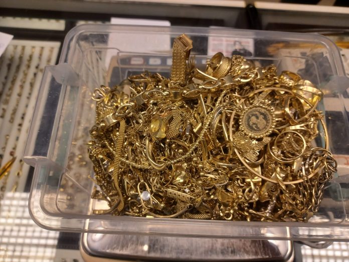 ANAF confiscă 68,93 milioane lei și bijuterii aur de la case de schimb valutar
