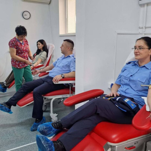 Jandarmii dâmbovițeni susțin campania de donare de sânge