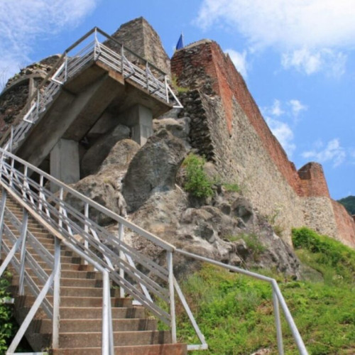 Comisie de verificare la Cetatea Poenari după degradări anunțate