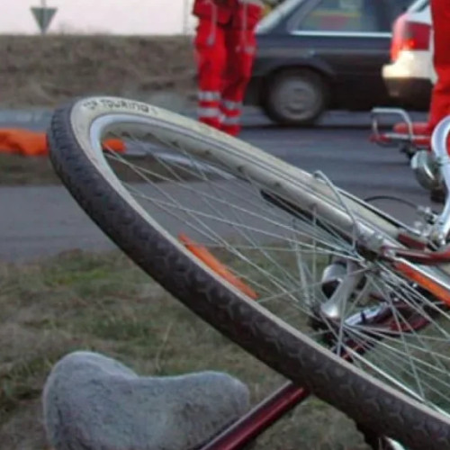 Accident rutier pe DJ 687 între Hunedoara și Deva, un biciclist rănit