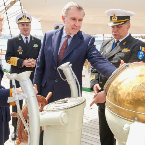 Familia Regală își urează bun venit navigatorilor pe Nava-Școală „Mircea”