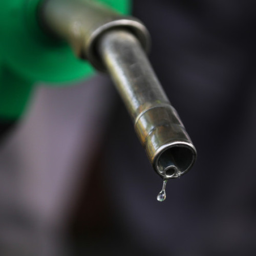 Guvernul a implementat măsuri pentru scăderea prețurilor carburanților