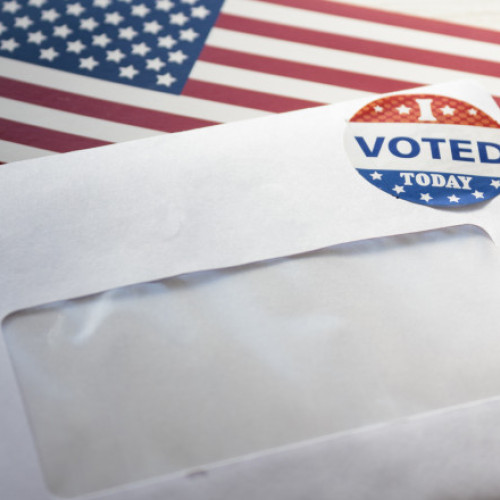 Trump semnează un ordin pentru reglementarea votului prin corespondență