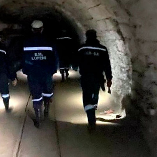 Minieri blocați în subteran după proteste și refuz de lucru