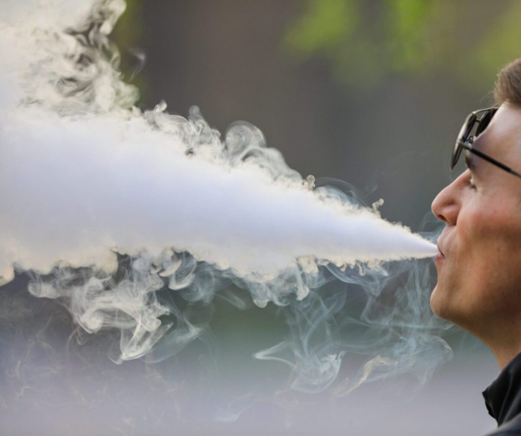 Vaporizatoarele, considerate din ce în ce mai periculoase pentru sănătate