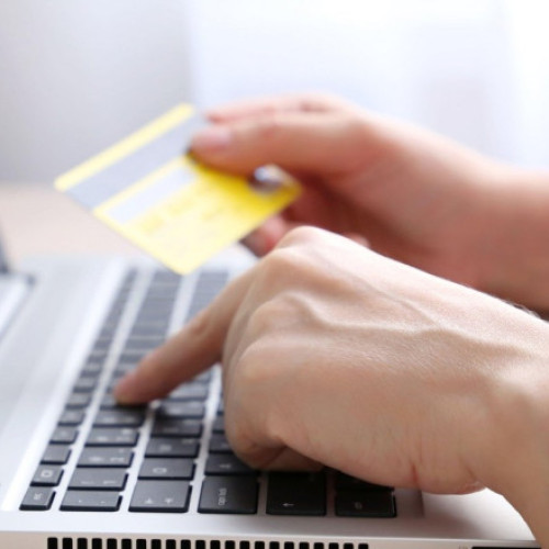 Atenție! Noi tentative de fraudă online vizează investitorii români