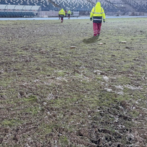 Disputa privind reparația gazonului de pe stadionul „Emil Alexandrescu” continuă