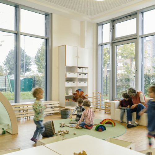 Majorarea tichetelor de creșă pentru părinți la 740 de lei lunar