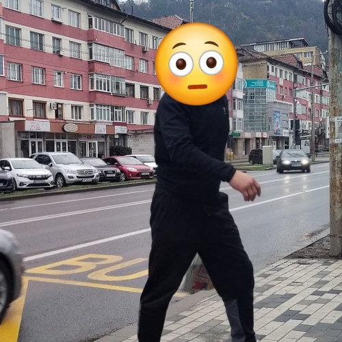 Alertă pe Facebook: Un bărbat hărțuiește copii în Piatra-Neamț