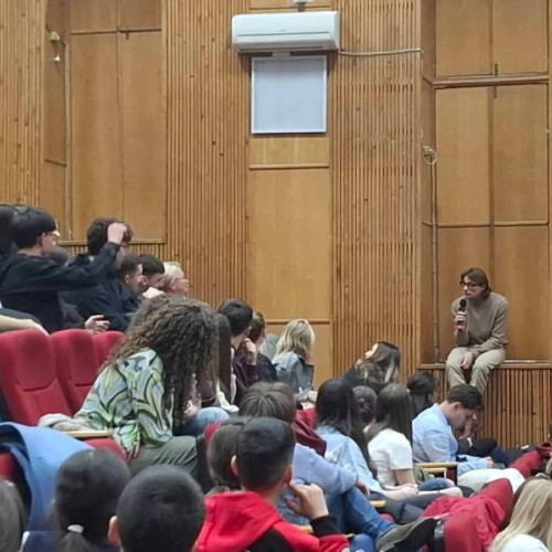 Dialoguri inspiratoare la Liceul de Arte din Târgoviște cu Marius Manole